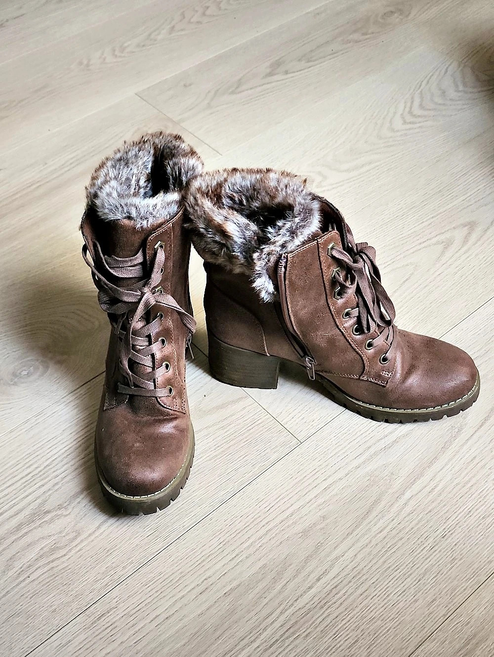 Steve Madden Fur-Lined Lace-Up Ankle Boots Brown US 9